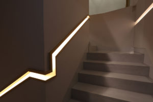 Pasamanos de escalera con iluminación integrada